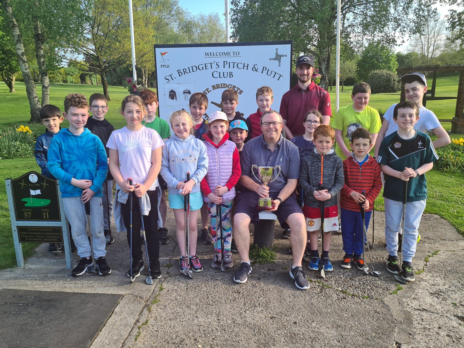 Ian Dillon with our juvenile members and the Liam Sherry Scratch Cup 2022